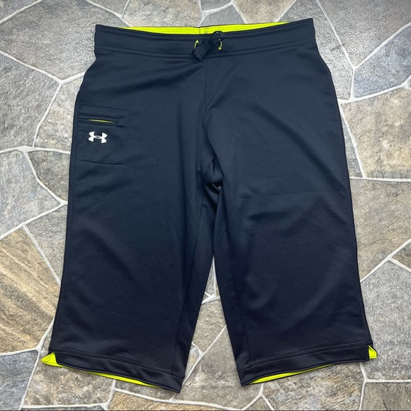 Under Armour Green HeatGear Semi-Fitted Capris - Picture 2 of 11